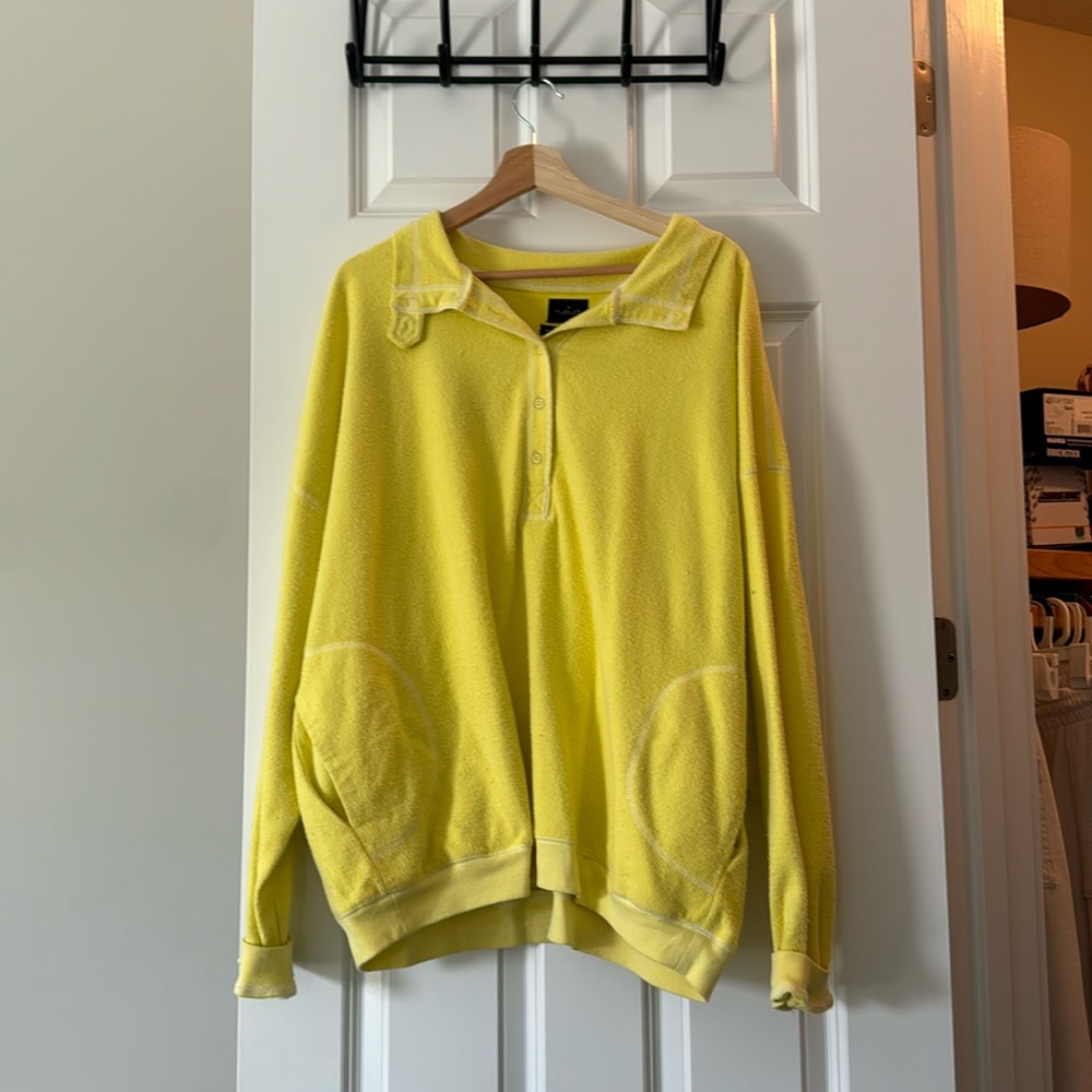 Yellow sweatshirt